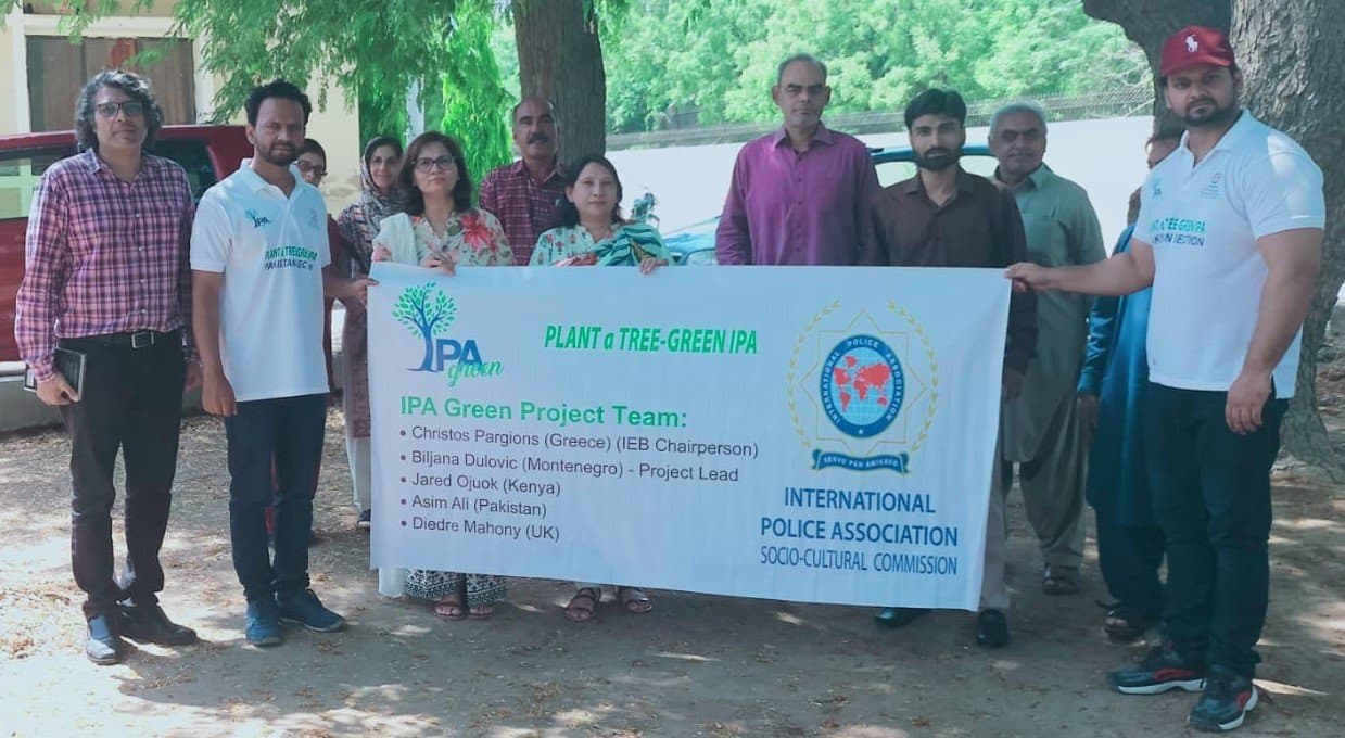 Plantation Drive at the Area Study Centre for Europe (ASCE) with IPA Green Team